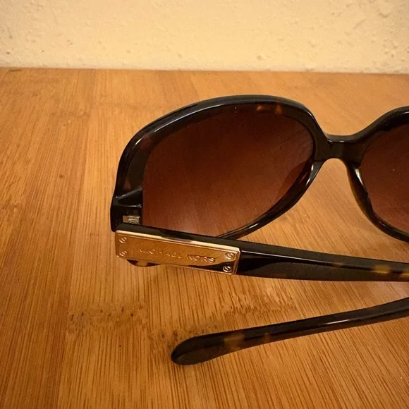 NEW MICHAEL KORS Avila Tortoise Sunglasses With Case & Cloth M2739S new No Tags - Picture 4 of 7